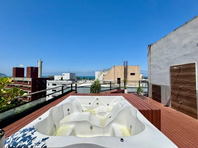 Cobertura Duplex à venda na Enseada no Guarujá | QVista Inteligência Imobiliária Guarujá