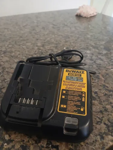 carregador dewalt parafusadeira