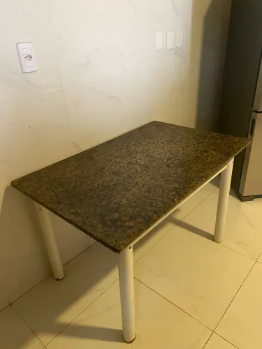 Mesa tampo de granito