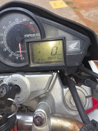 Honda CB 300R Repsol 2014 - Pneus Novos e Relação Excelente!