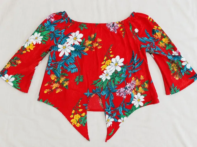 Blusa Vermelha Floral Cigana Ombro a Ombro com Amarração