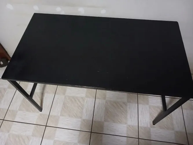 Vendo uma mesa para computador 