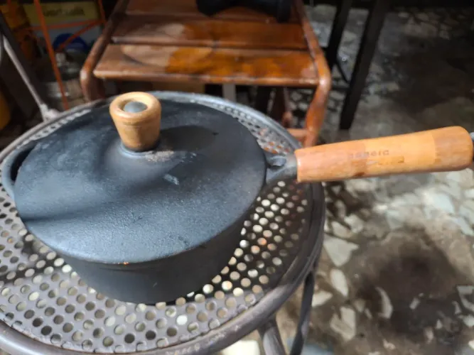 Panela de ferro antiga