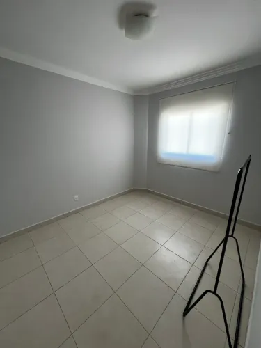 Aluga-se apartamento