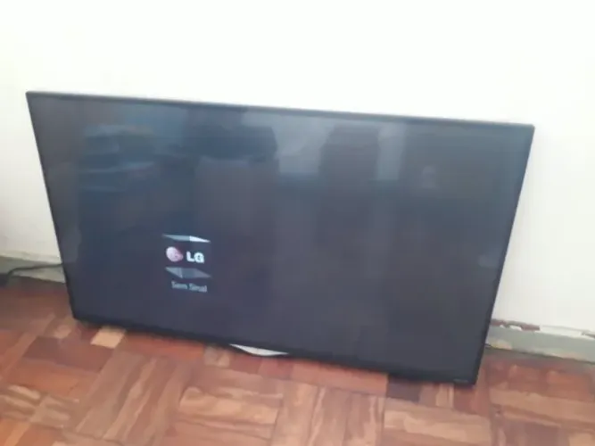 Tv LG 42" 4k tela trincada
