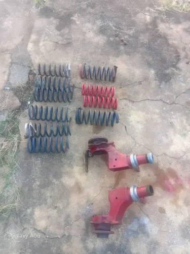 Vendo peças pra rebaixar carro , do santana !