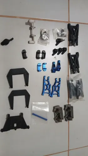 Automodelo traxxas slash (peças de reposição)