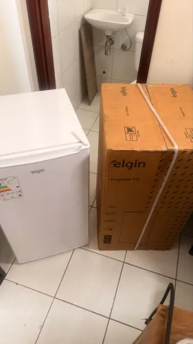 Vendo frigobar semi novo! 10 meses de garantia,apenas uma semana de uso!
