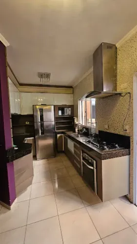 Casa com 2 dormitórios para alugar, 200 m² por R$ 4.600,00/mês - Vila Suissa - Mogi das Cr