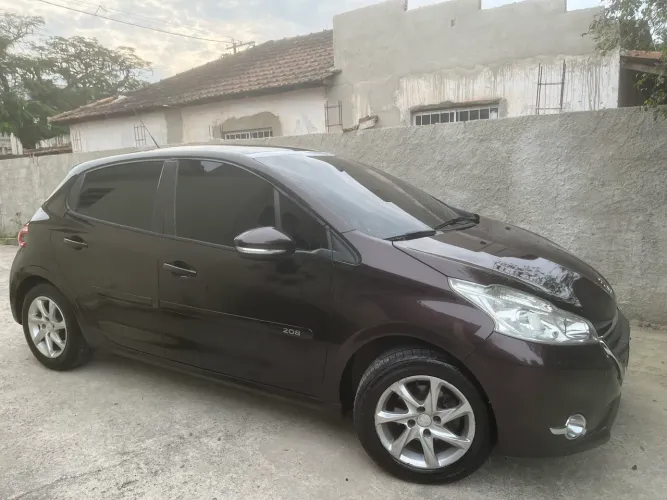Peugeot 208 Allure 1.5 Flex 8V 5P 2014