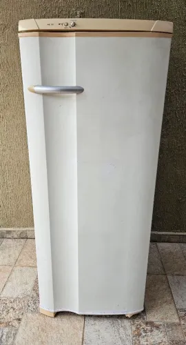 Geladeira 220volts, funcionando perfeitamente, Entrego também!!