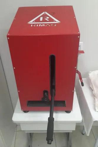 Máquina de cortar chinelo