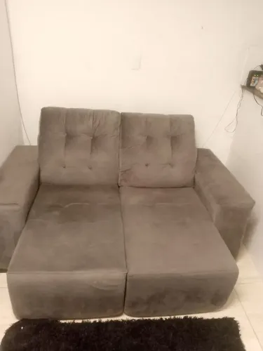 Vendo um sofá reclinável retrátil