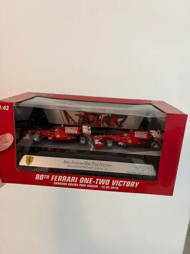 Hot Wheels Racing 1:43 - Alonso/Massa 80th Ferrari One-Two Victory
