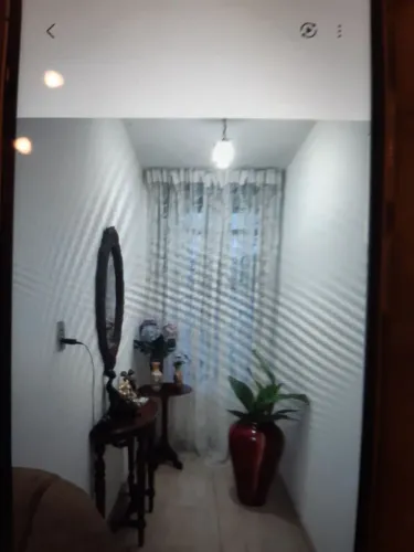 Aparador com espelho em madeira