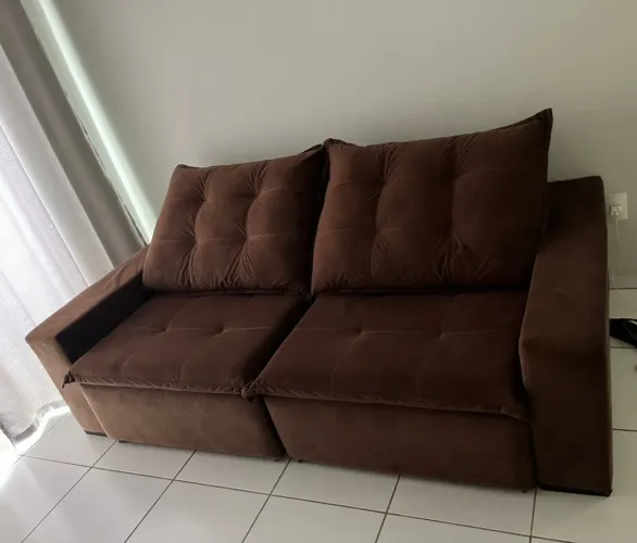 Sofá retrátil e reclinável. 2. 20mts. Com almofada. Estado de novo ,