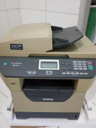 Impressora multifuncional laser Brother DCP-8080DN usada.