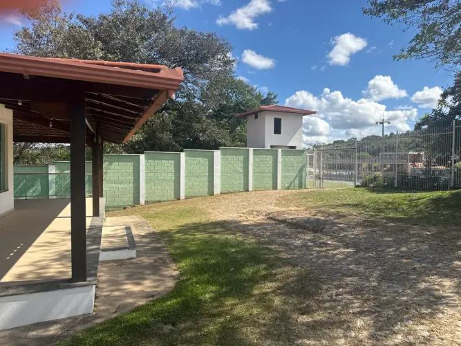 Linda casa em condomínio fechado