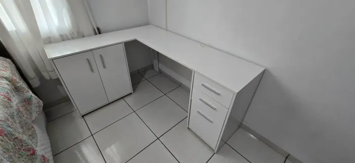 Mesa de escritório - Escrivaninha em L