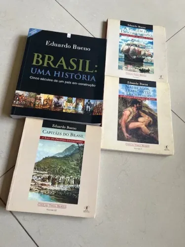 Livros de Eduardo Bueno: Coleção Terra Brasilis volumes I, II e III e outro.