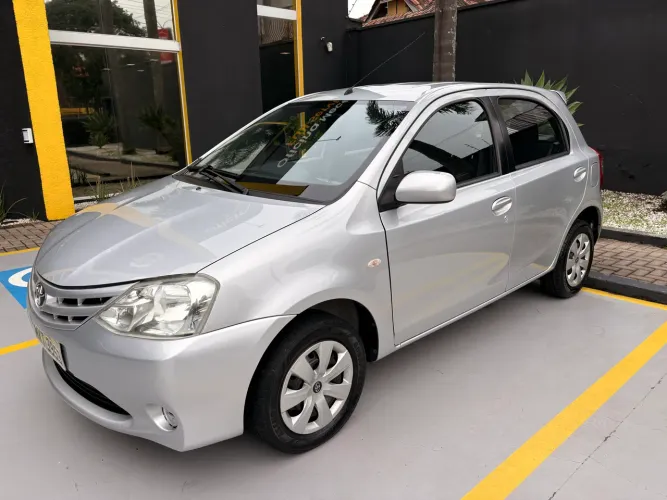 Toyota Etios XS 1.3 Flex 16V 5P Mec. 2013