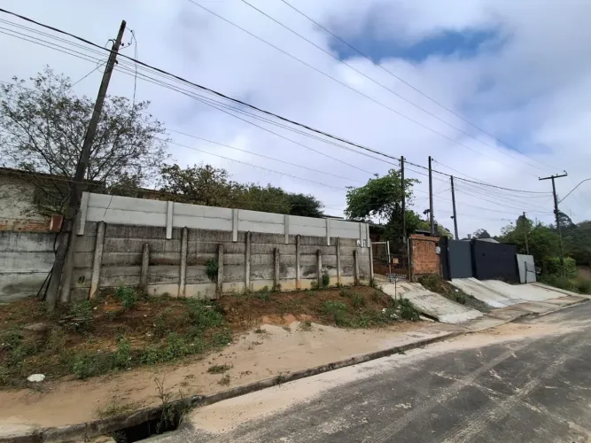 TERRENO À VENDA NO ÓRFÃS