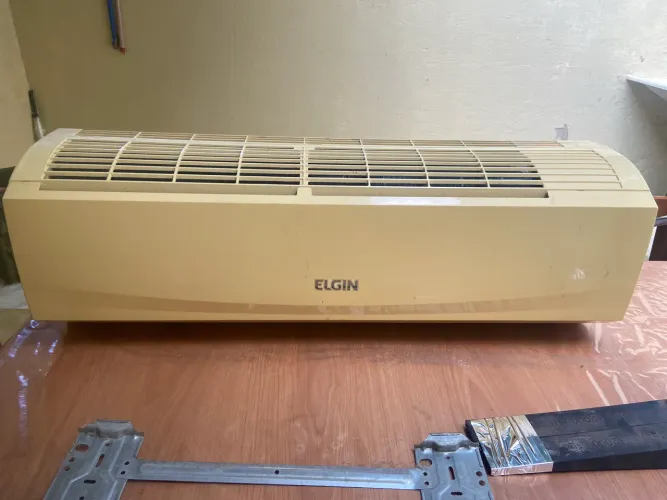 Vendo um ar-condicionado de 12 BTUs funcionando perfeitamente gelando bem!