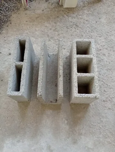 Bloco de Concreto e Canaleta - Fabricação Manual e Alta Resistência