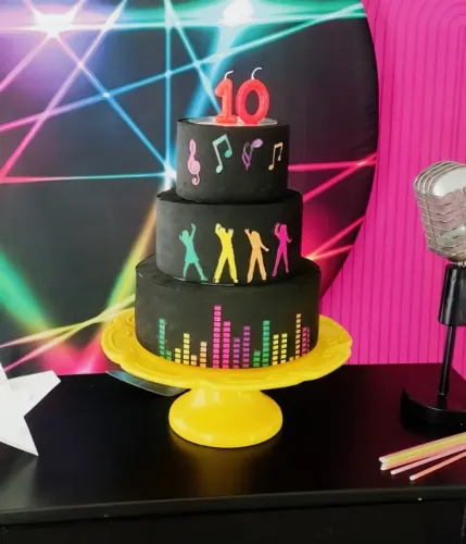 MAQUETES DE BOLOS FAKES SOMENTE ALUGUEL Infantil, Adulto, Pet e Corporativo 