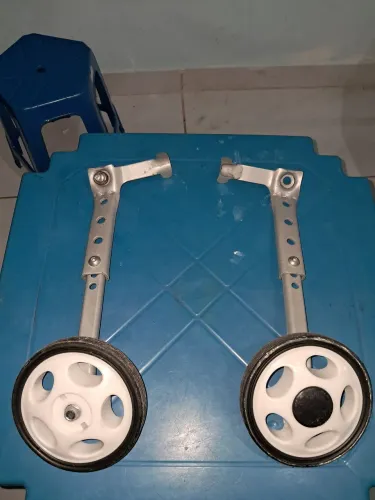 Par de rodinhas ajustável para bicicleta de até aro "20"