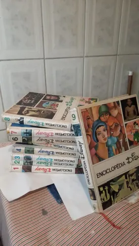 LOTE ENCICLOPÉDIA DO MUNDO DISNEY