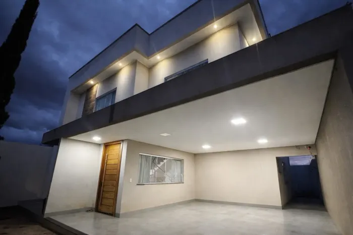 Casa em Luziânia - Sobrado de Alto Padrão, Conforto e Sofisticação