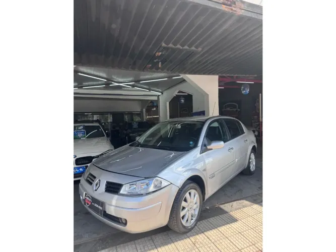 Renault Megane Sedan Dynamique 2.0 16V Aut. 2011