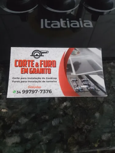  Corte de granito 