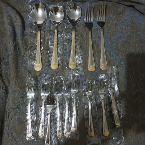 Vendo conjunto de talheres variados contendo 41 peças 
