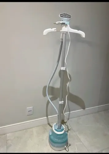 Vaporizador / Passadeira - Vertical Steam Clean Elgin 1800W para Roupas e Estofados