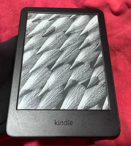 Kindle (11ª geração) com 16gb acompanha cabo para carregamento original