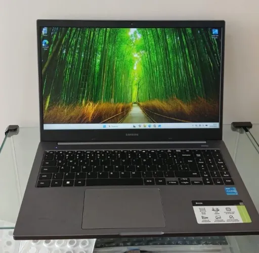 Vendo notbook samsung i3 décima primeira geração, 4 gb de ram,ssd 256