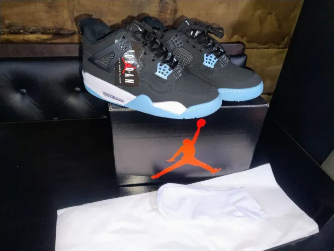 Tênis Air Jordan 4 tamanho 39 novo