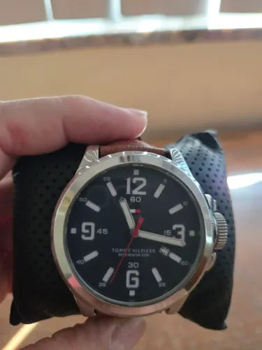 Relógio Tommy Hilfiger.