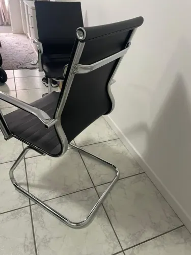 Kit 2 cadeiras por 240,00