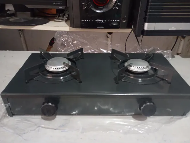 Fogão 2 bocas a gás preto modelo de mesa e bancadas