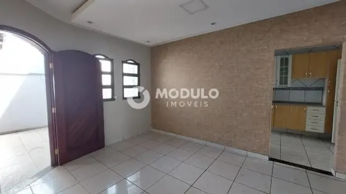 CASA RESIDENCIAL à venda, 4 quartos, 1 suíte, 2 vagas, Planalto - Uberlândia/MG