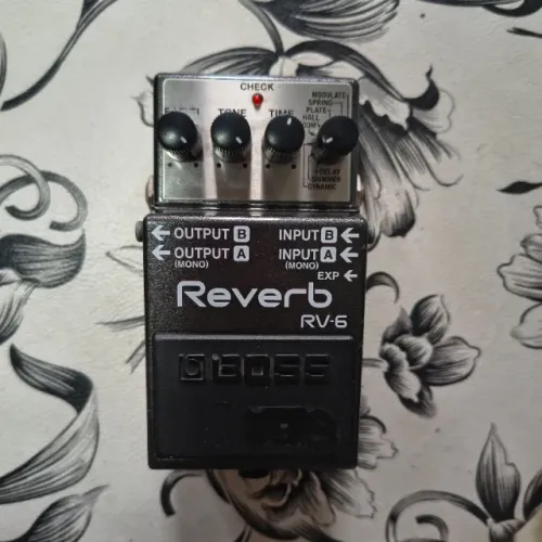 Pedal guitarra Boss RV-6 reverb