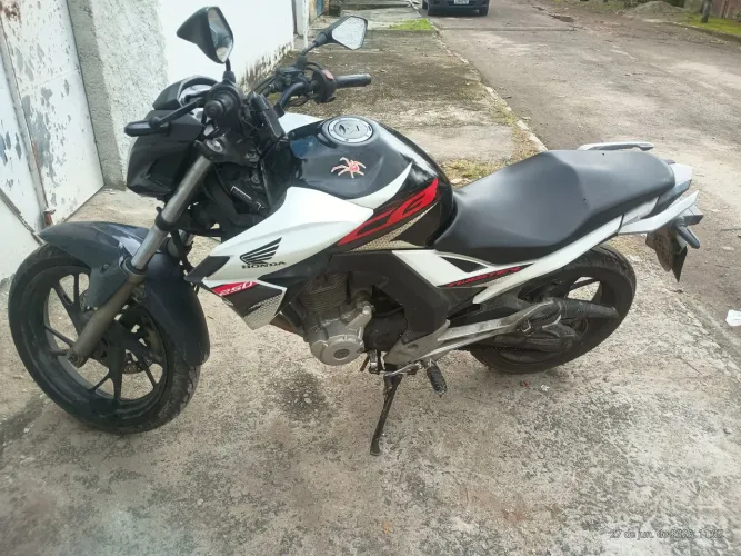 Cb Twister 250f troco ou vendo
