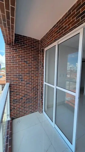 Apartamento na torre 3qtos, 2 varandas/frente rua