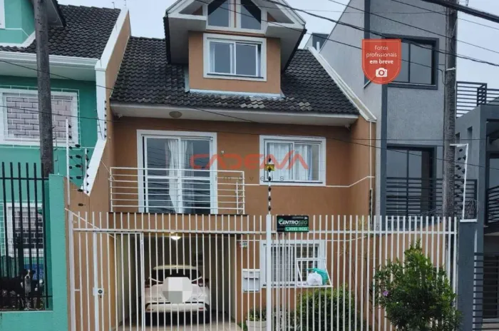 Sobrado com 3 quartos e 2 vagas à venda no Santa Felicidade