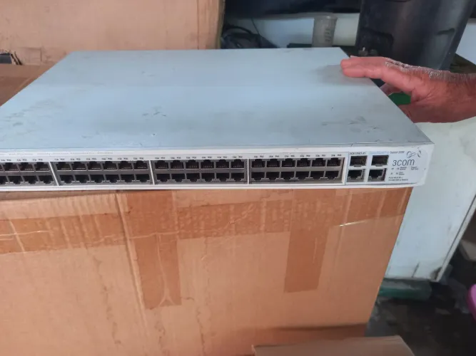 Vendo esses switch de 26 portas 48 e um controlador 