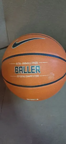 Bola de basquete Nike.