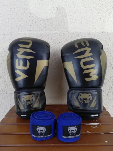 Kit luvas e bandagens da Venum